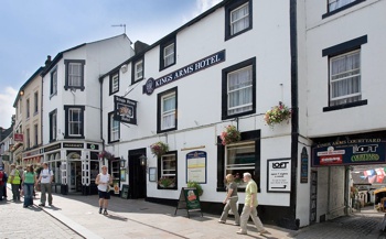 The Kings Arms Hotel Outside