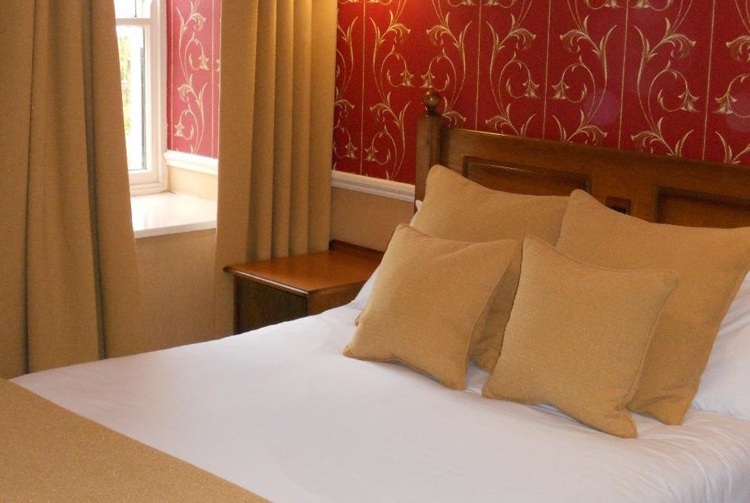 The Crown Inn Hotel Room