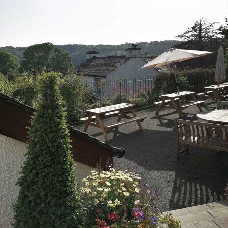 The Brown Horse (Winster) outdoor seating
